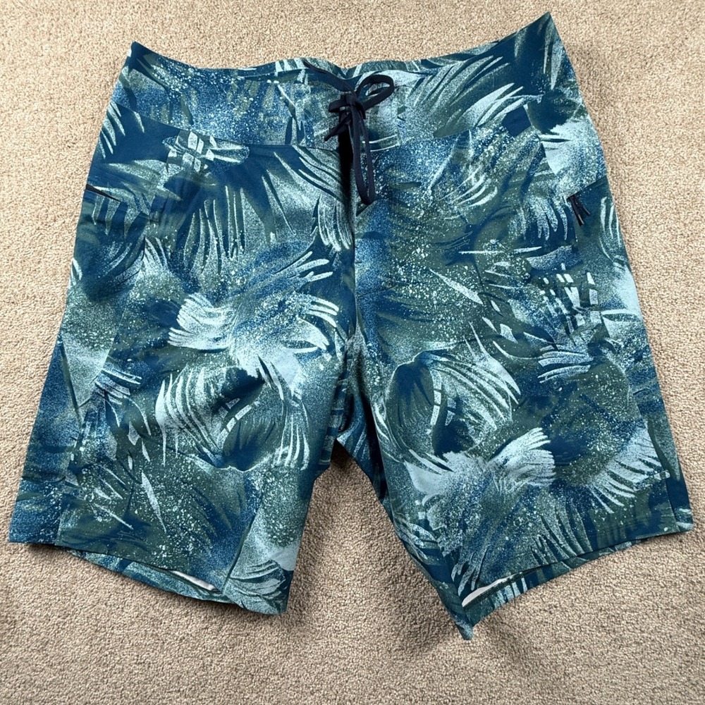 Lululemon Mens Board Shorts 32 Teal Green Tropical Palm Leaf Print 8.5 Inseam